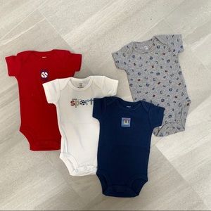 Carter’s onesie set of 4